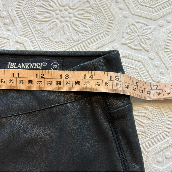 BLANK NYC Vegan Leather Pull On Jeggings Sz 30 NWOT - Picture 9 of 15